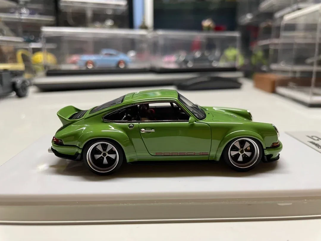 Close-up of Singer diecast detail