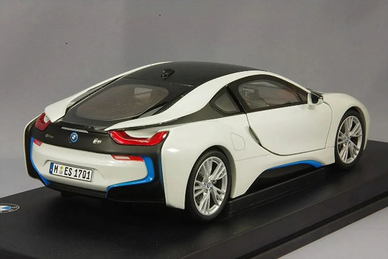 BMW i8 diecast 118 scale