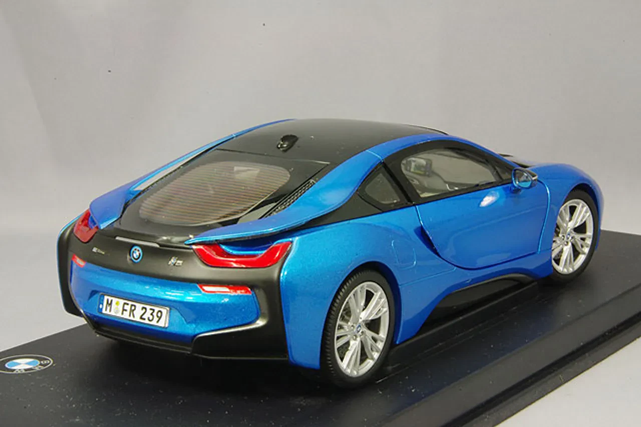 BMW i8 diecast blue