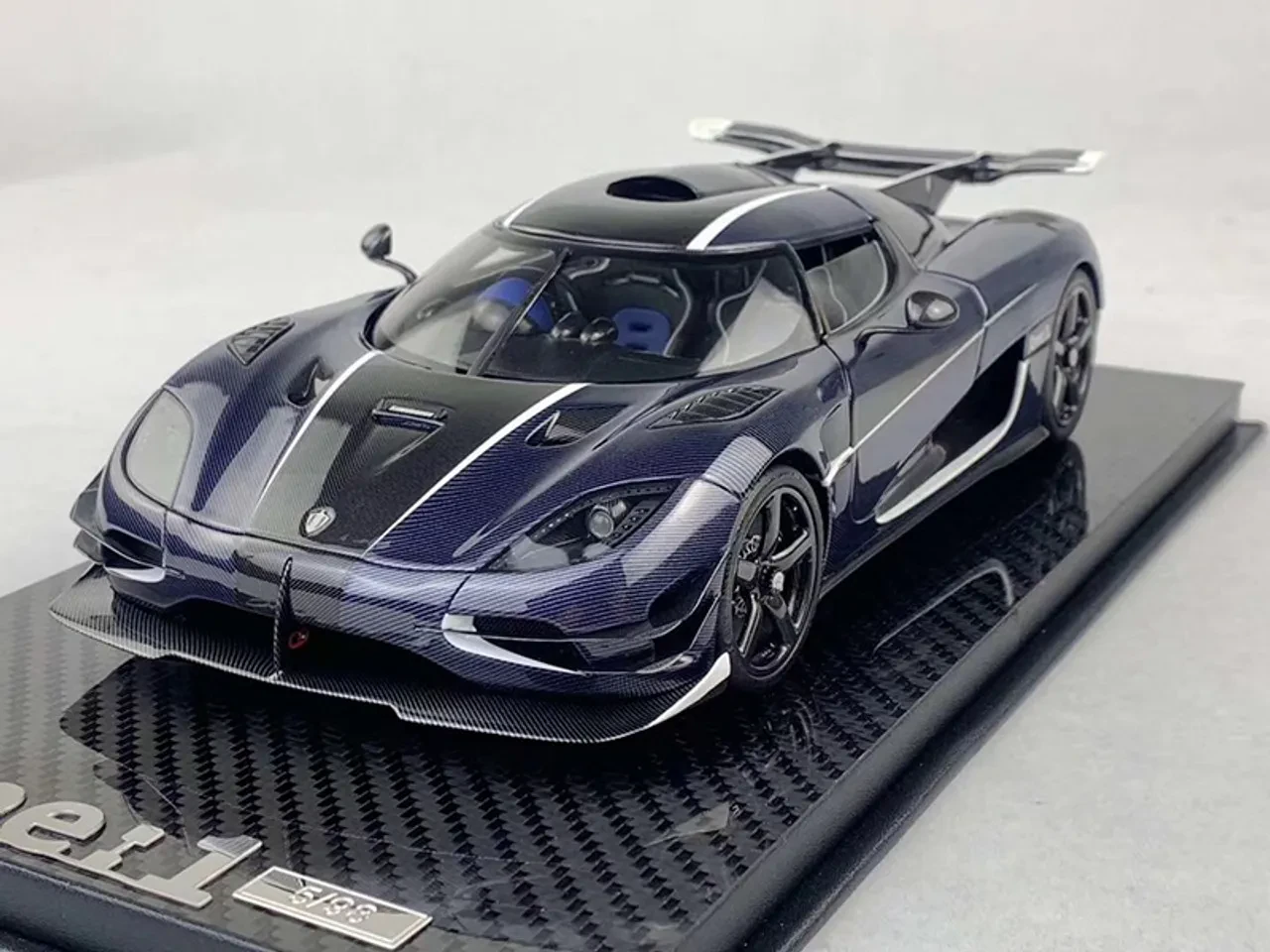 img/3040_koenigsegg-diecast-cars-a-collectors-dream.webp