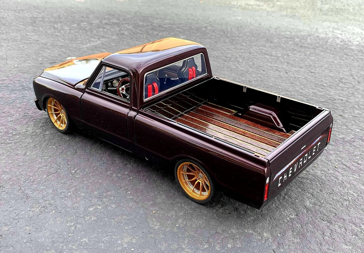 img/3054_diving-deep-into-the-world-of-custom-diecast-forums.webp