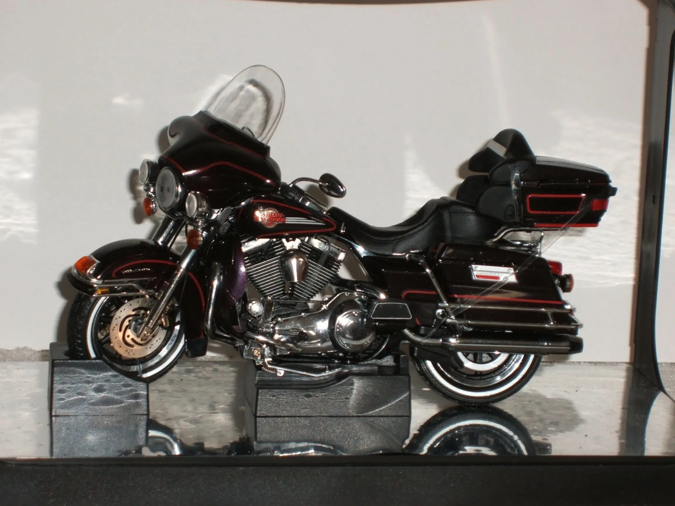 1:12 scale diecast car