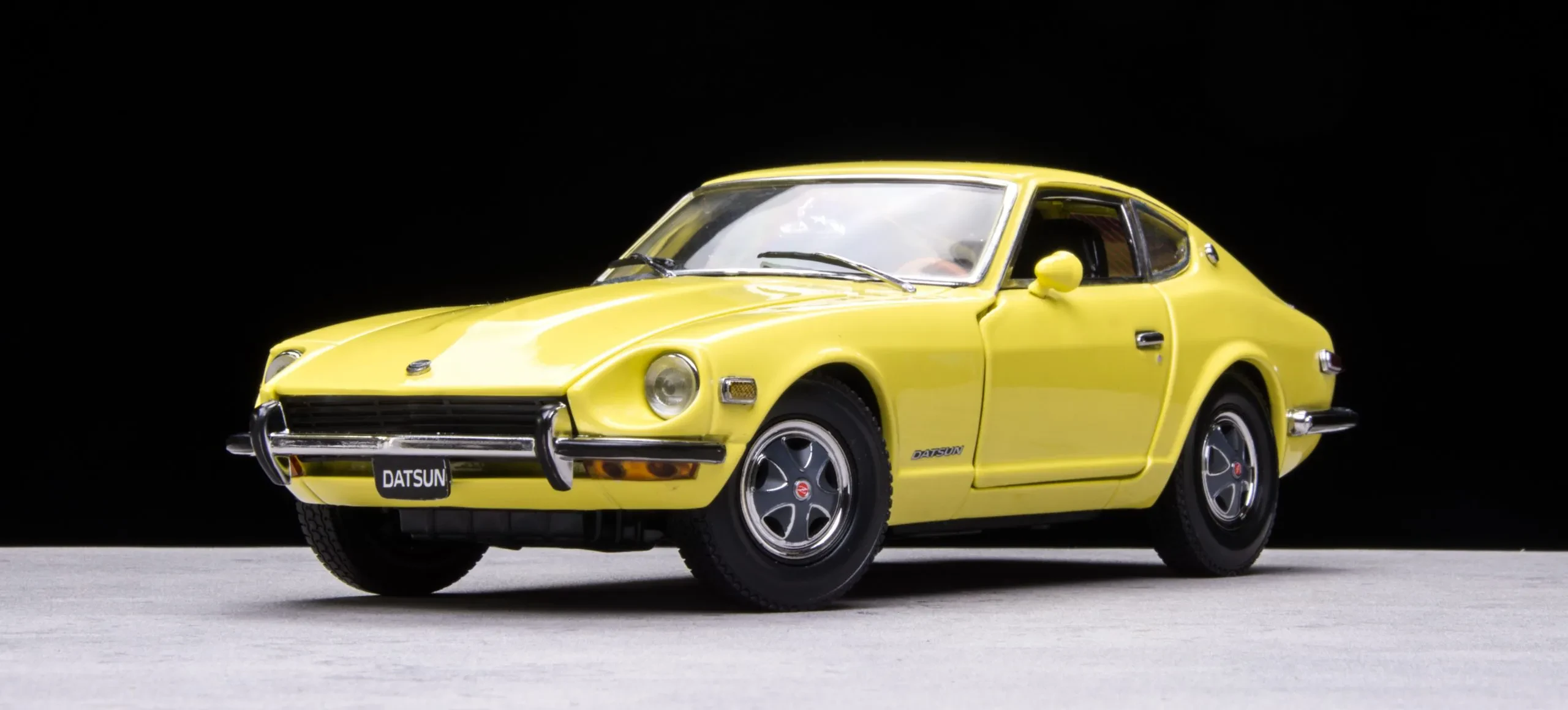 Nissan 240Z diecast model