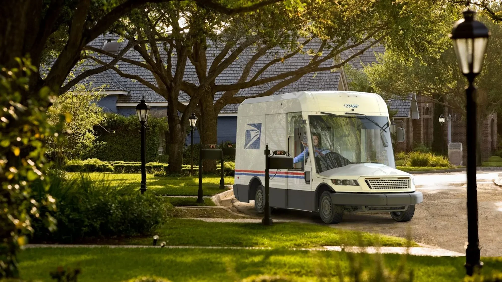 img/3207_usps-diecast-trucks-a-collectors-delight.webp