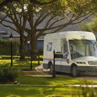 img/3207_usps-diecast-trucks-a-collectors-delight.webp
