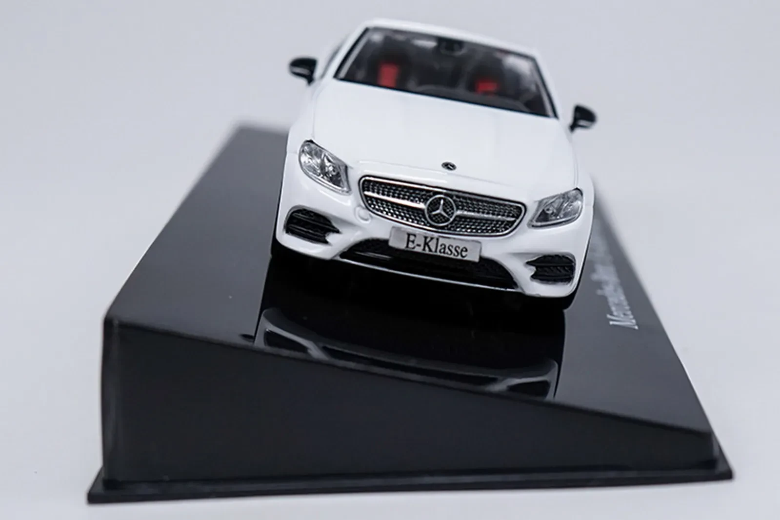 1:43 scale Mercedes E-Class diecast