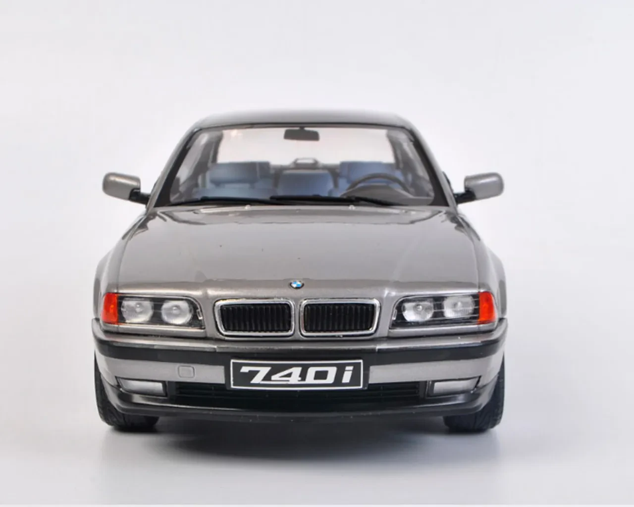 img/3292_bmw-740i-diecast-models-a-collectors-dream.webp