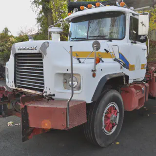 img/3300_mack-roll-off-diecast-a-collectors-guide.webp