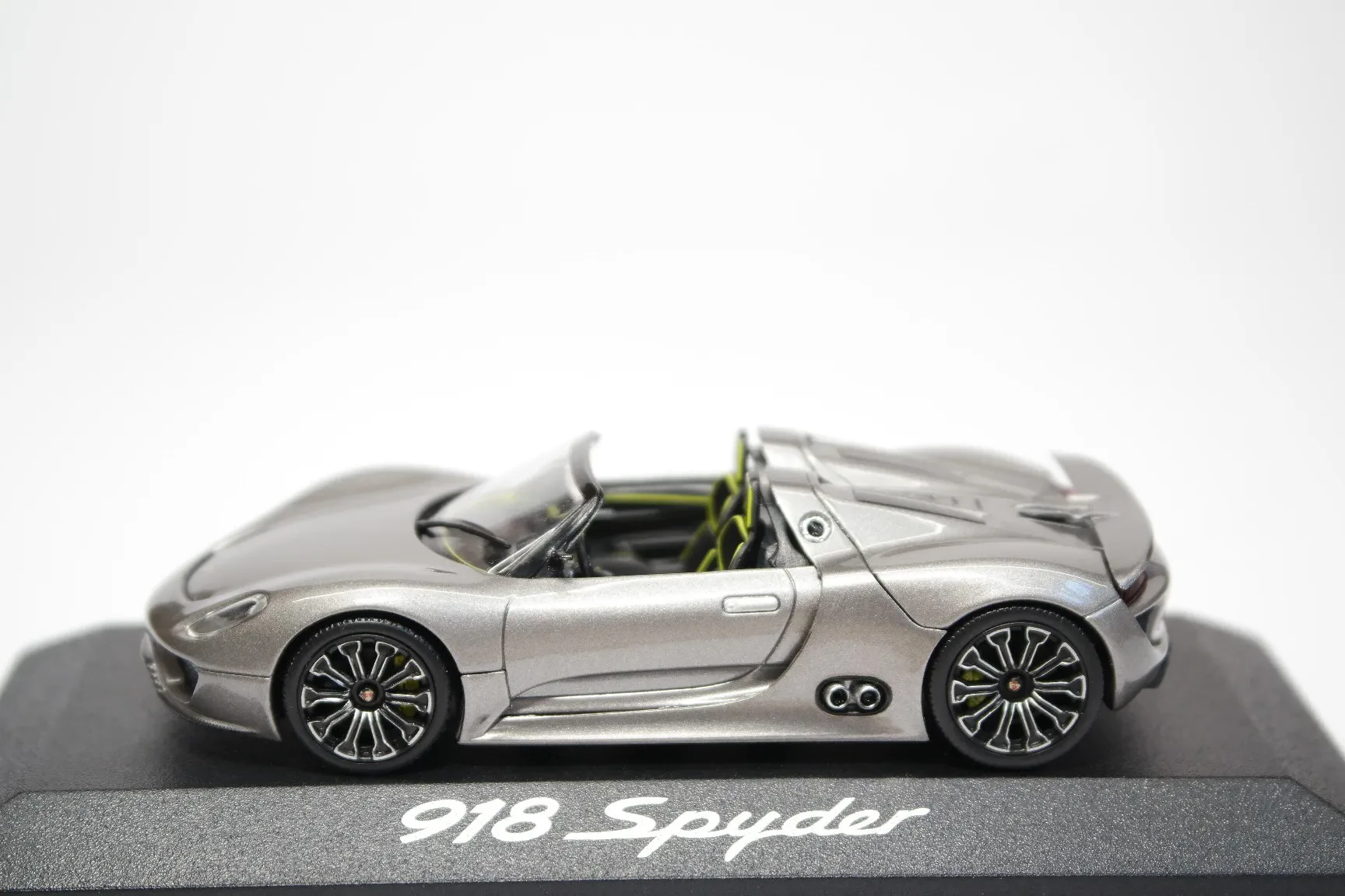 img/3316_porsche-918-spyder-diecast-models-a-collectors-dream.webp