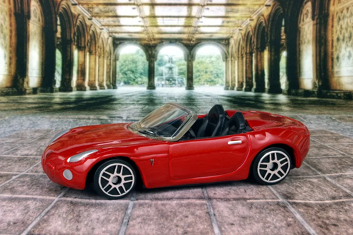 Pontiac Solstice Yellow Diecast 1:18 scale