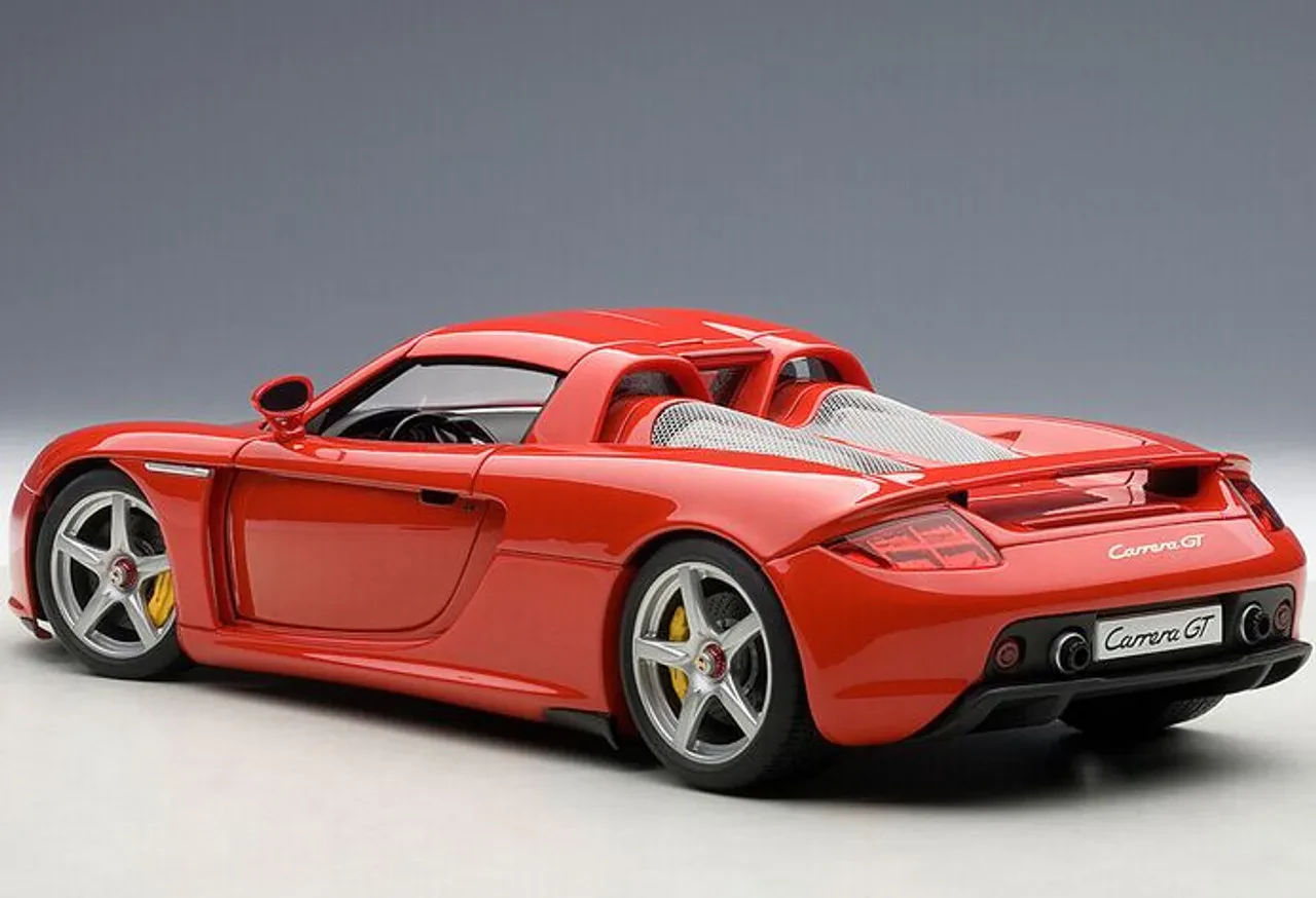 Audi R8 diecast model 1 18 Autoart