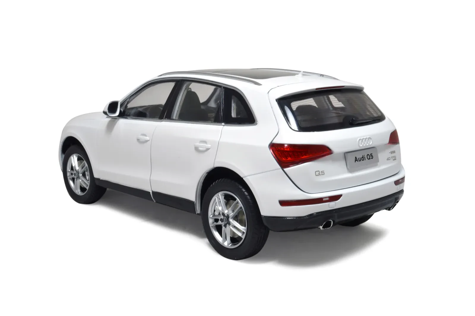Audi Q5 diecast 1:18 scale