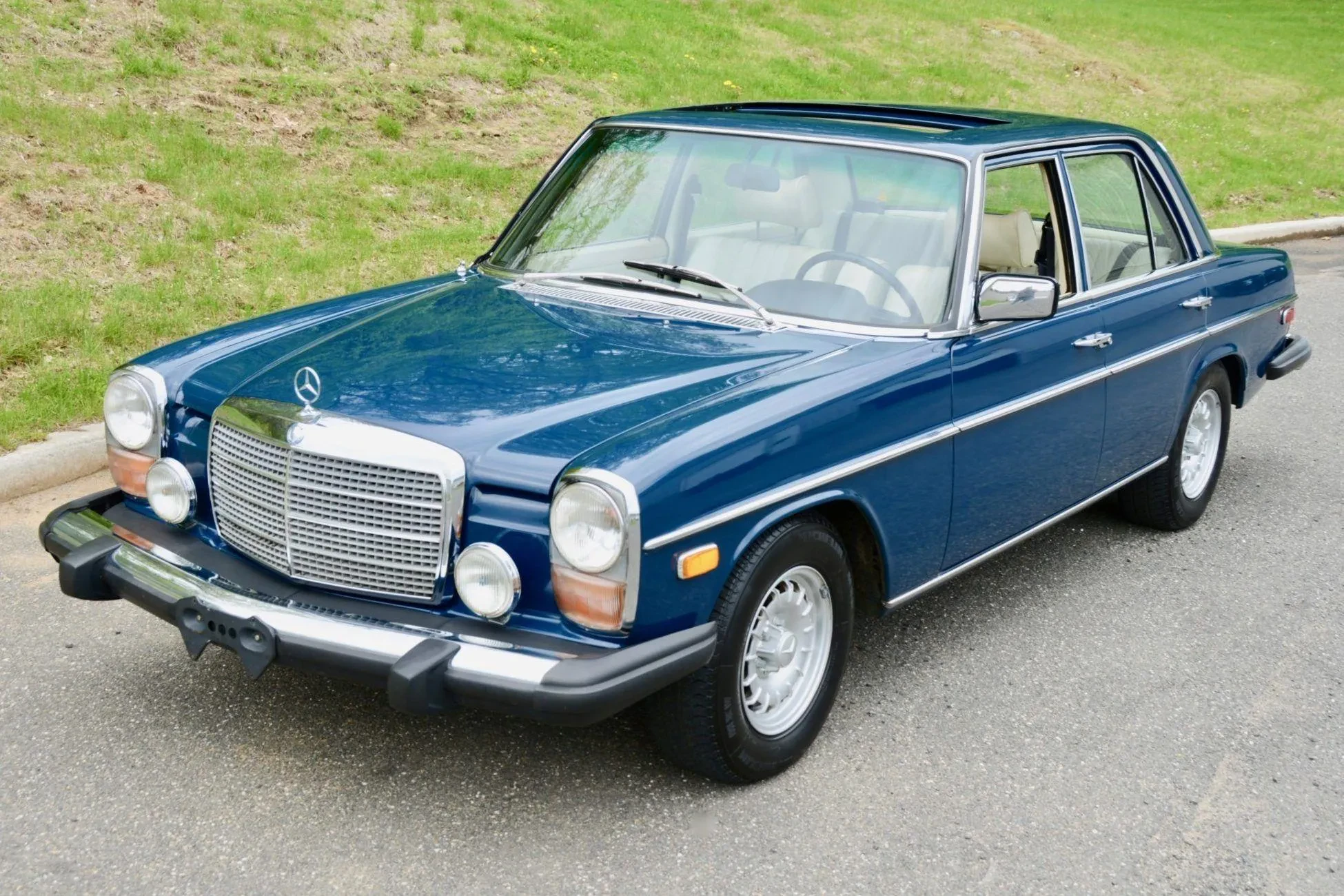 Collection of Mercedes 280 diecast models