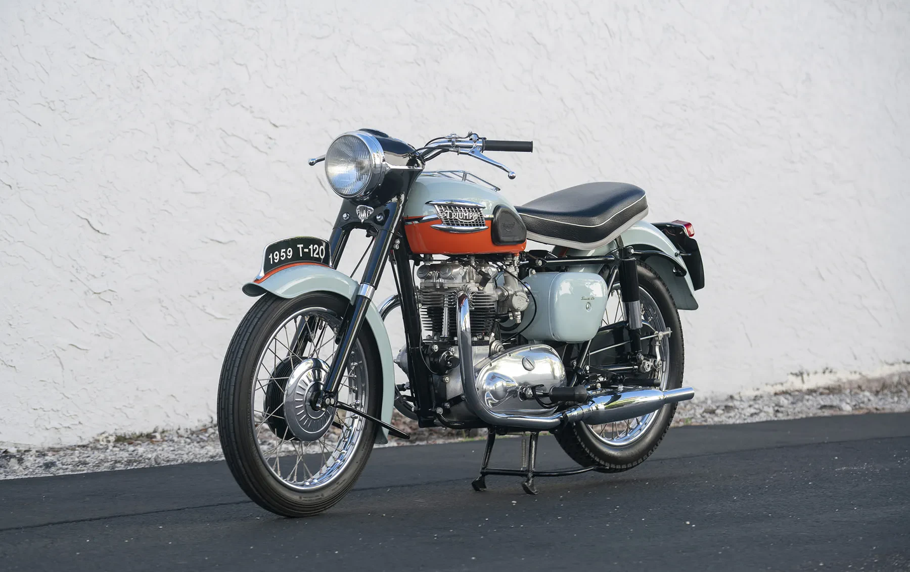 Triumph Bonneville T120 diecast model details