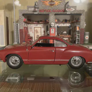 img/3507_diving-deep-into-the-world-of-diecast-toy-cars.webp