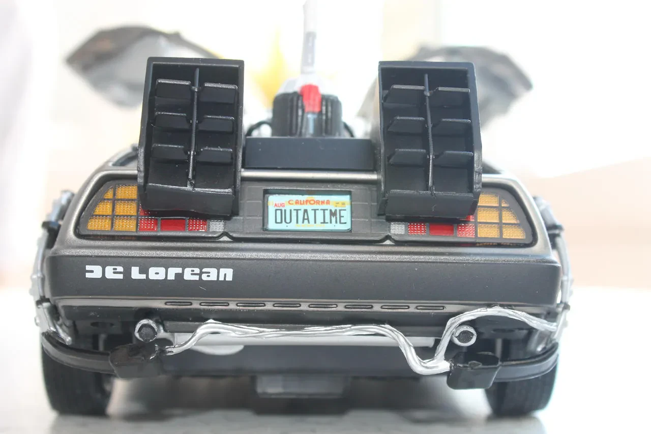 img/3574_looking-for-the-perfect-miniature-time-machine-lets-talk-delorean-diecasts.webp