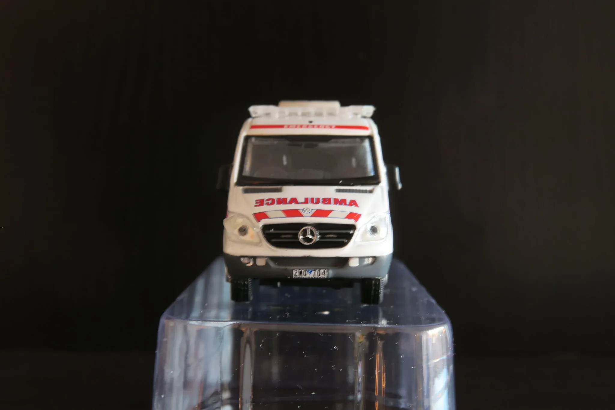 img/3586_whats-the-deal-with-176-scale-diecast-models.webp