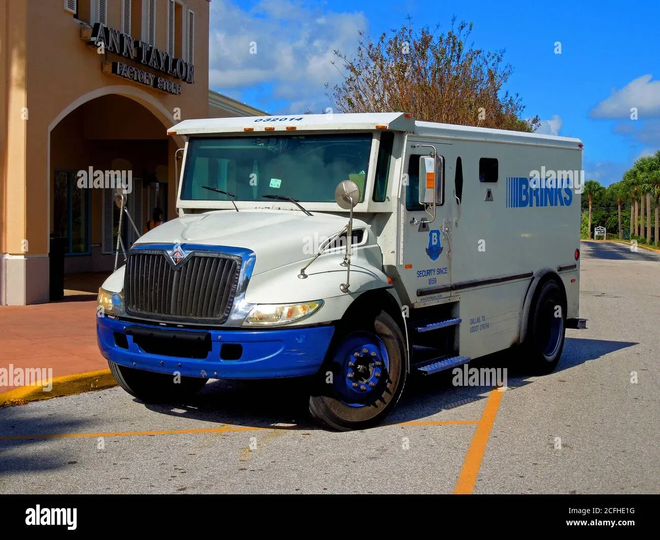 diecast brinks truck display