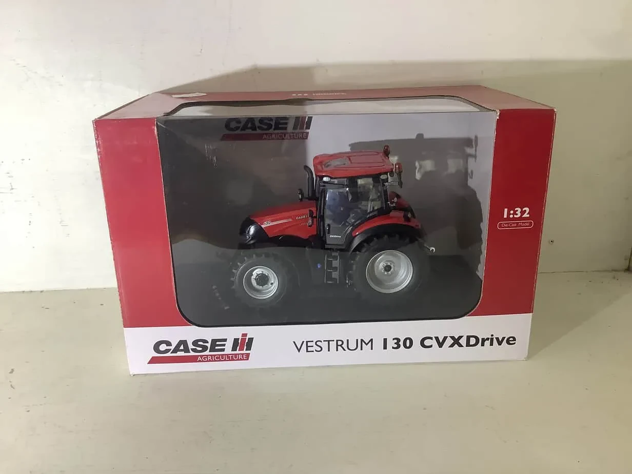 Universal Hobbies Case IH Tractor
