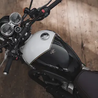 img/3434_alright-lets-talk-about-that-awesome-triumph-bonneville-t120-diecast-model.webp