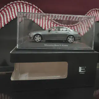 img/3249_mercedes-e-klasse-diecast-models-a-collectors-dream.webp